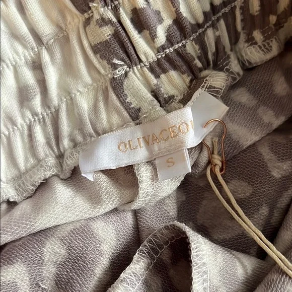 OLIVACEOUS Wide Leg Gray & White Leopard Print Flowy Pants size small - Picture 7 of 11